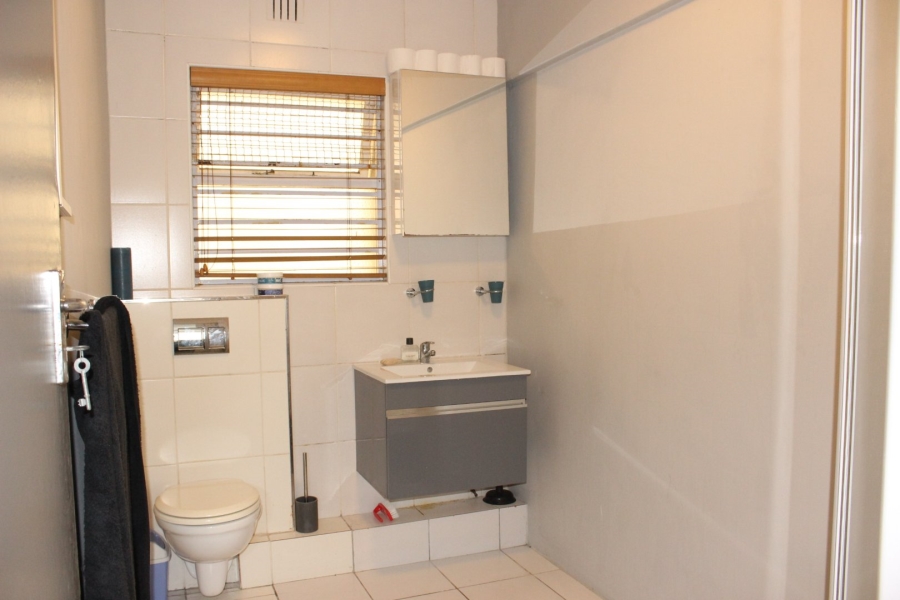 To Let 1 Bedroom Property for Rent in Three Anchor Bay Western Cape